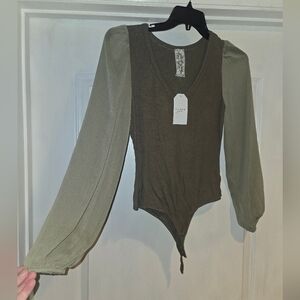 NWT SADIE & SAGE OLIVE RIBBED BODYSUIT, SHEER SLEEVES, LARGE